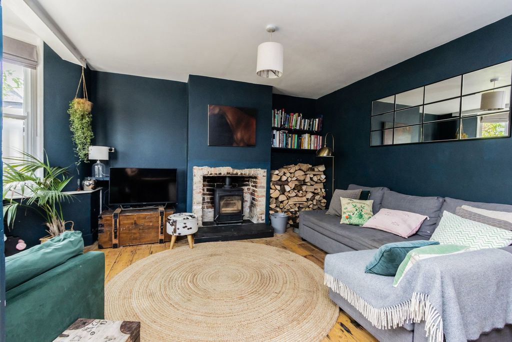 Property photo 2 of 17