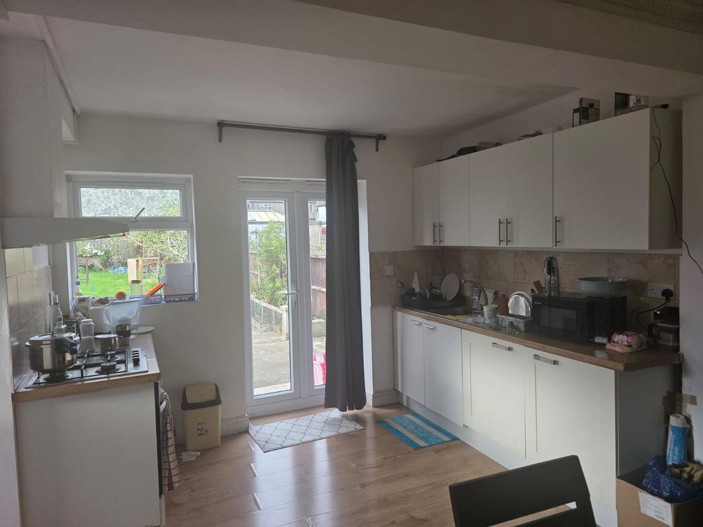 Property photo 3 of 11 Gallery