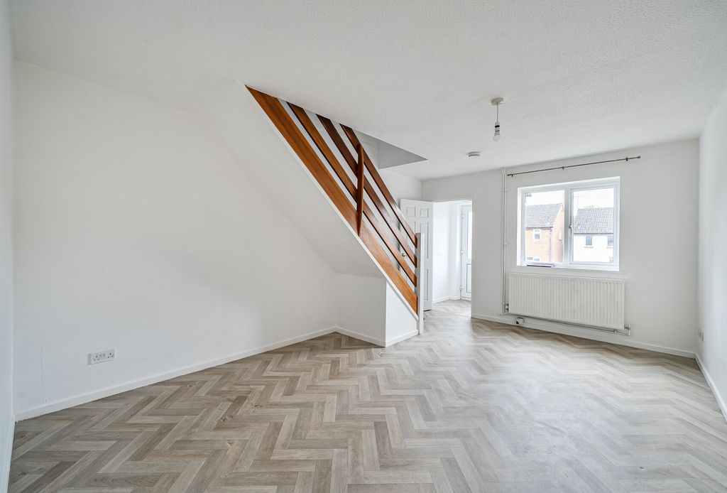 Property photo 2 of 18 1456120-10-69Fdd1...