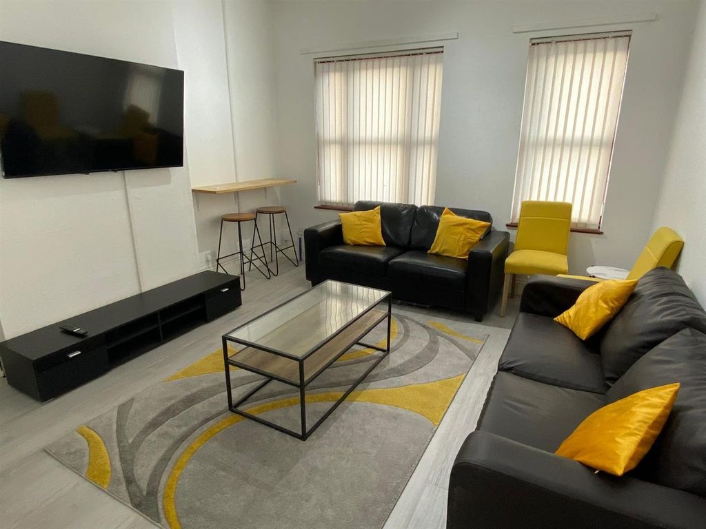 Property photo 2 of 17 Shared Lounge With Flats Screen TV