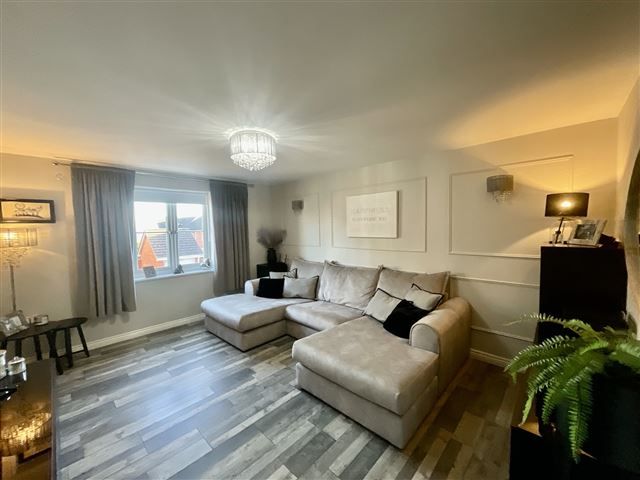 Property photo 3 of 15 Lounge