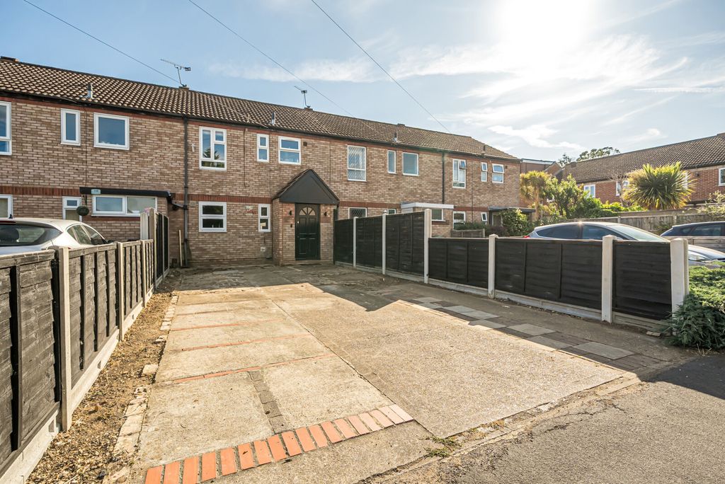 Property photo 1 of 12 1324211-1-686Ff05...