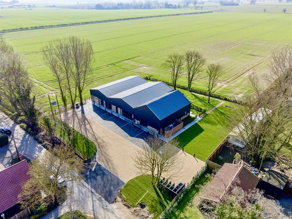 Property photo 3 of 33 Sparham Barns