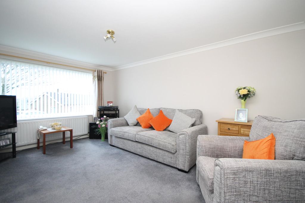 Property photo 3 of 7 Living Room