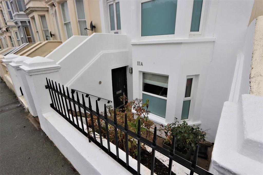 Property photo 1 of 6