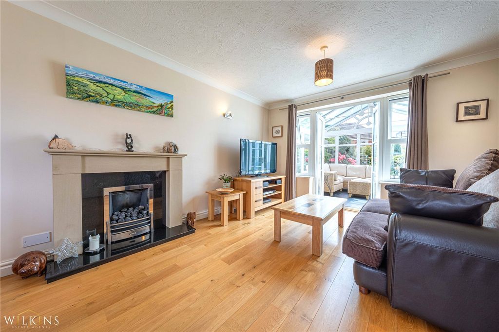 Property photo 2 of 41 Picture No. 10