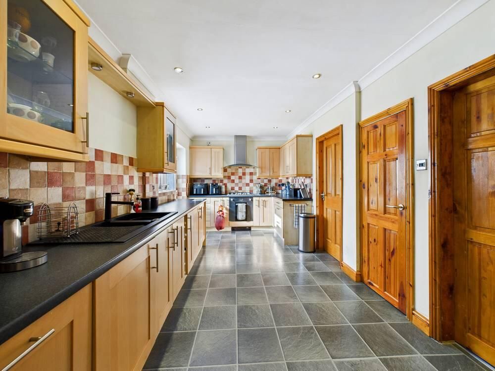Property photo 3 of 27 Kitchen
