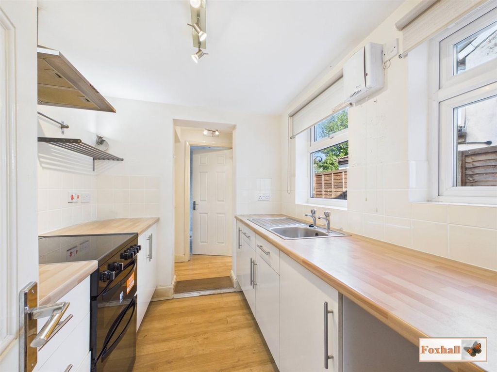 Property photo 3 of 18 Kitchen