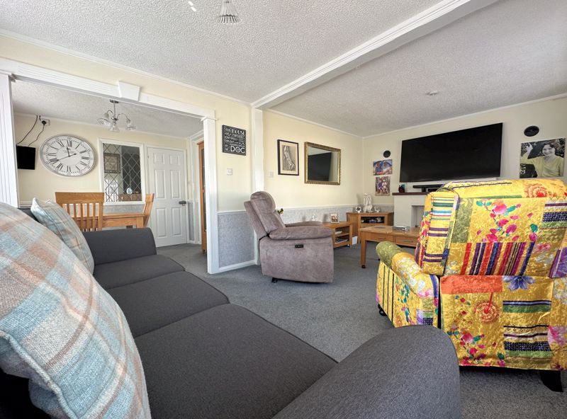 Property photo 2 of 16 Lounge/Diner