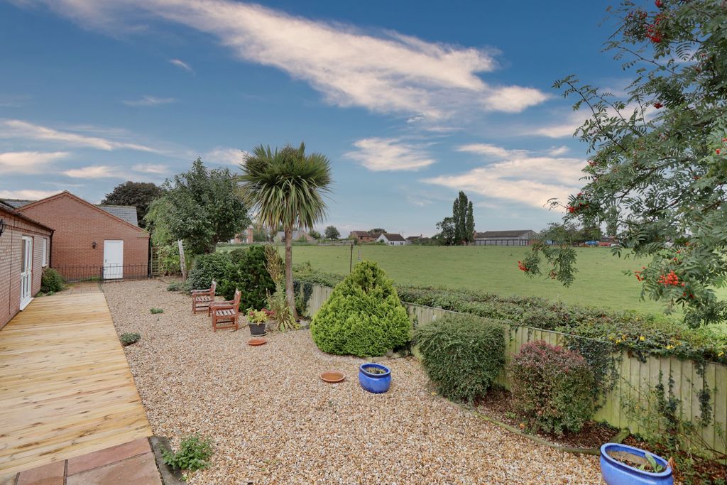 Property photo 3 of 25