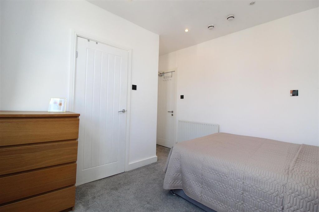 Property photo 2 of 11 A205Bc82-Fddc-49C1-Acbd-E9Fb2Cee24A7.Jpeg