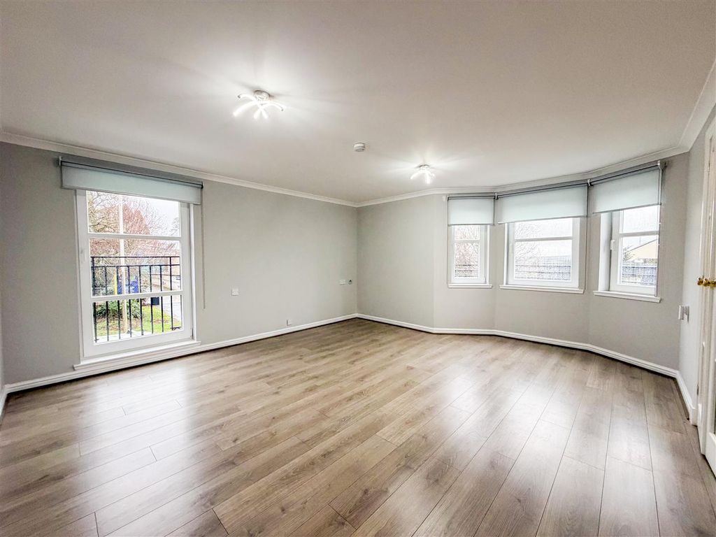 Property photo 2 of 24 Lounge/Dine