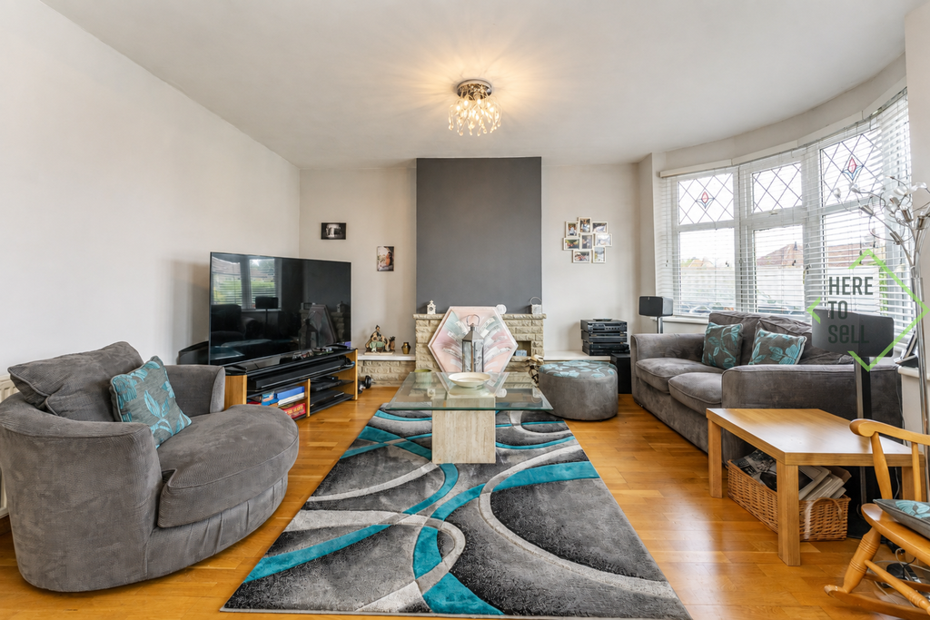 Property photo 1 of 19 Myrtle Close, East Barnet, En4 - Reception2