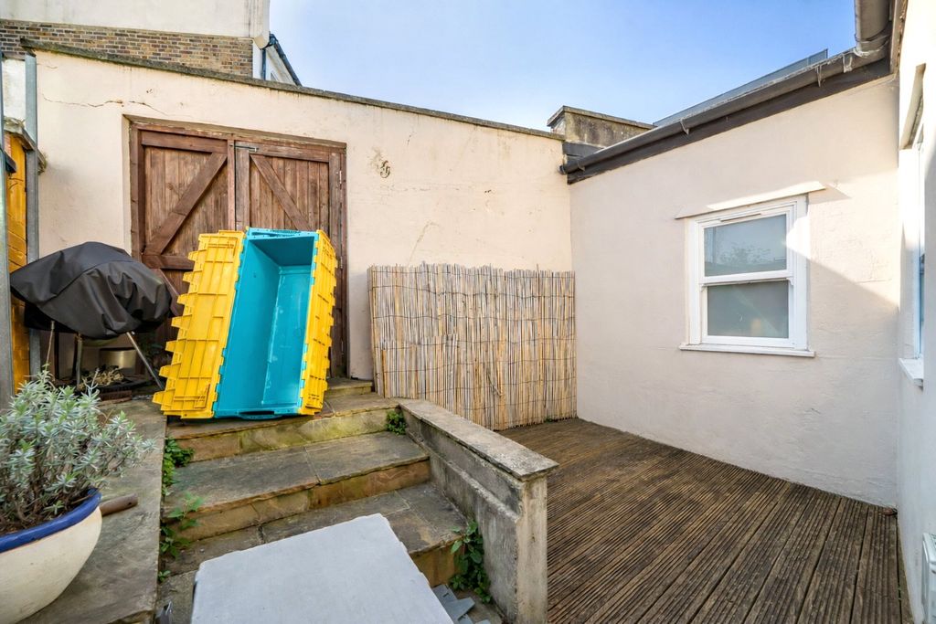 Property photo 3 of 18 Picture No. 23