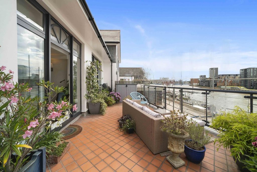Property photo 1 of 14 Terrace