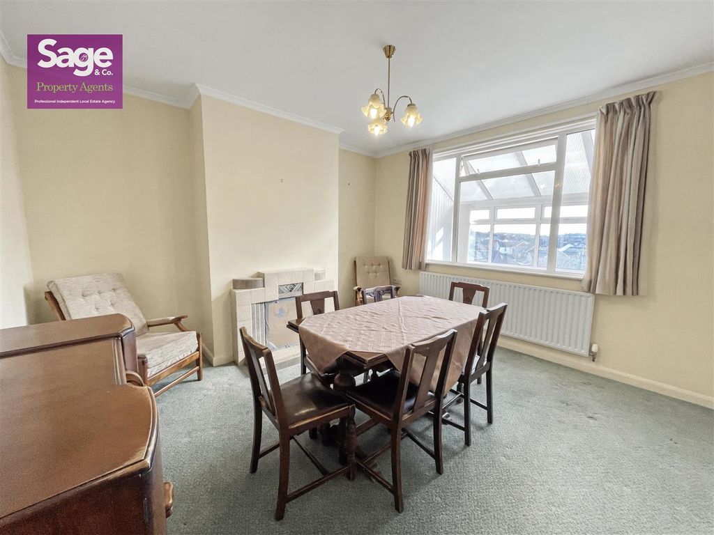 Property photo 3 of 31