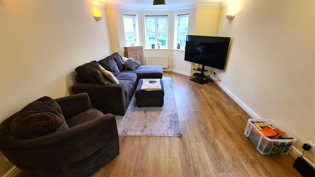 Property photo 2 of 17 Lounge