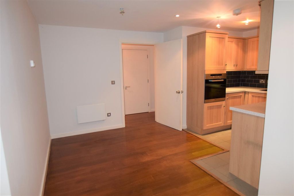 Property photo 3 of 10 Kitchen Diner