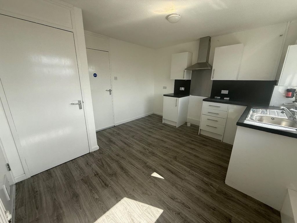 Property photo 1 of 10 Tempimageoox60P.Jpg