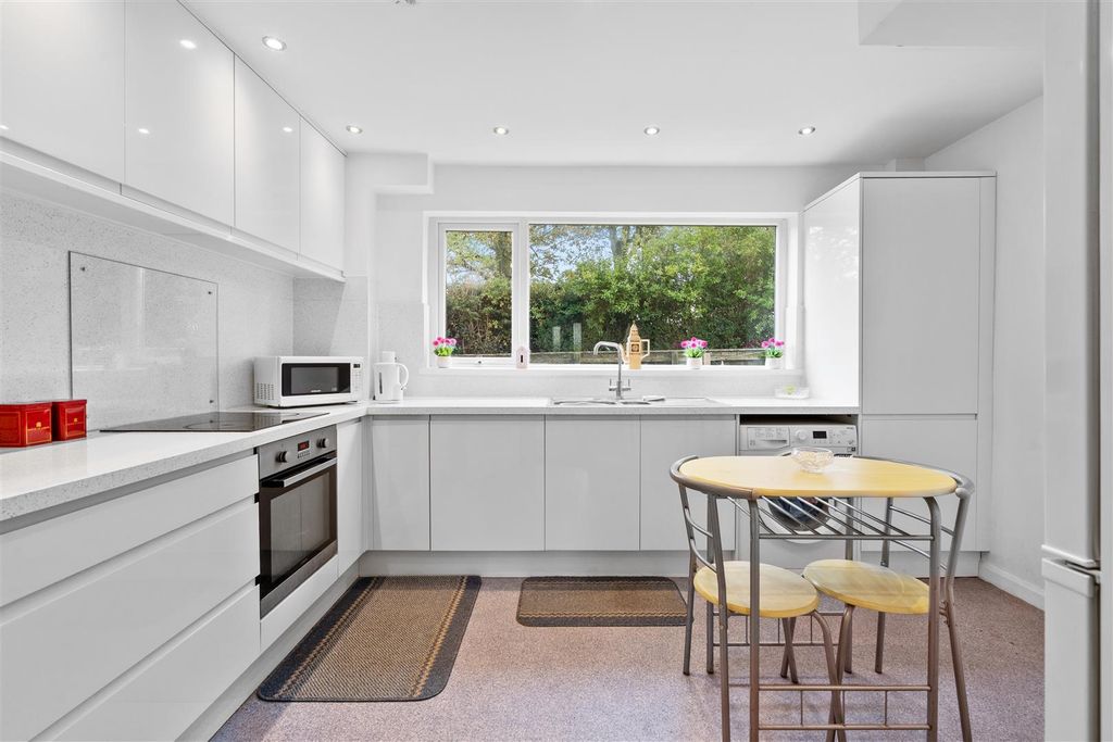 Property photo 3 of 23