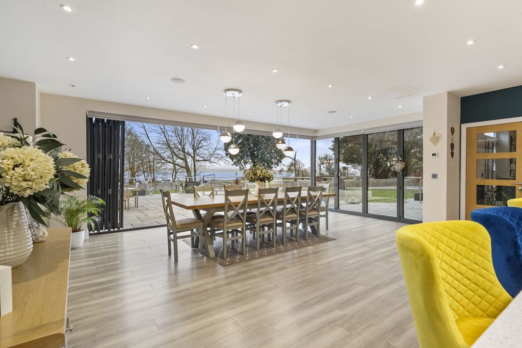 Property photo 3 of 39 P043035_03.Jpg