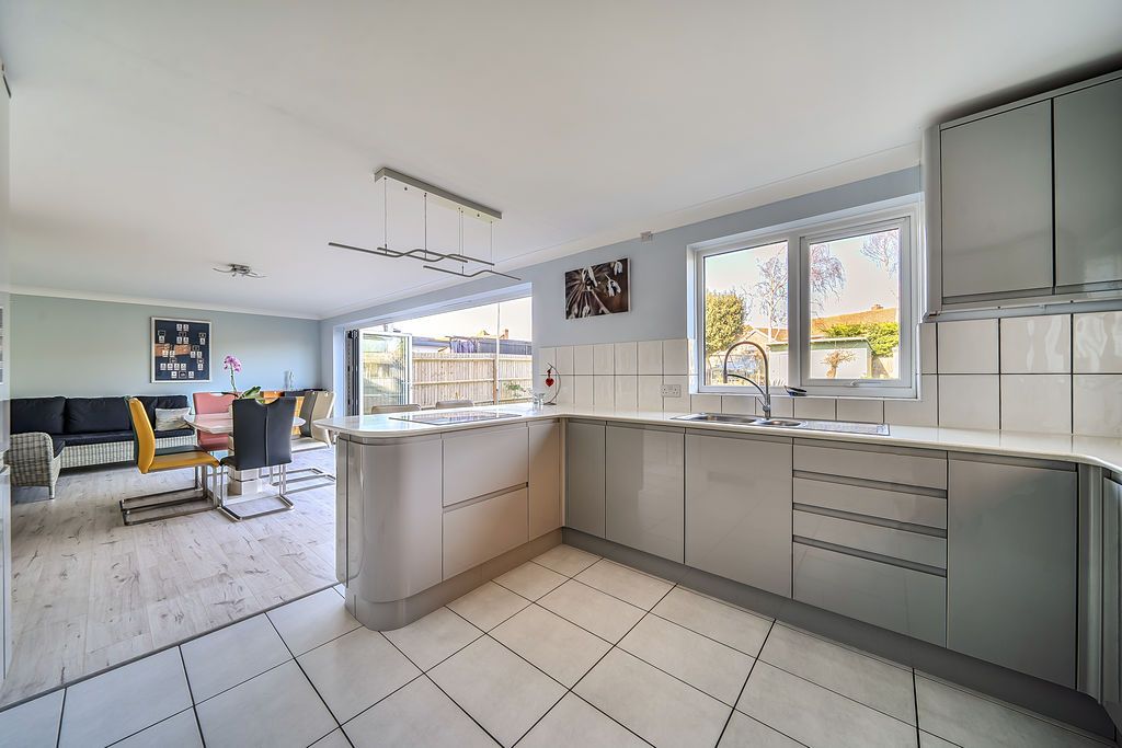 Property photo 2 of 22 Kitchen