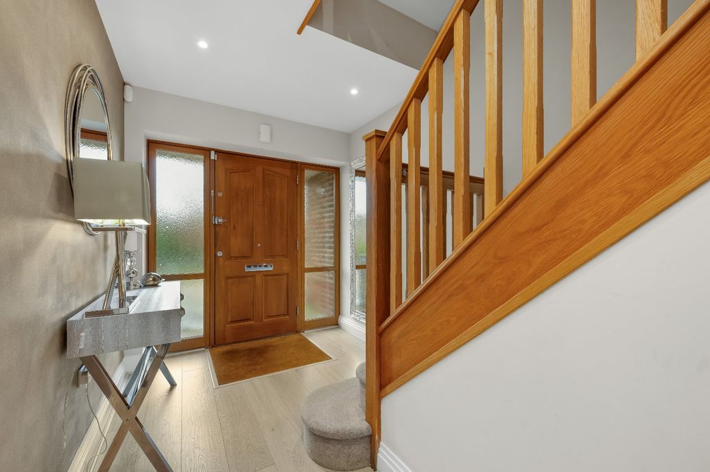 Property photo 2 of 24 Entrance Hall