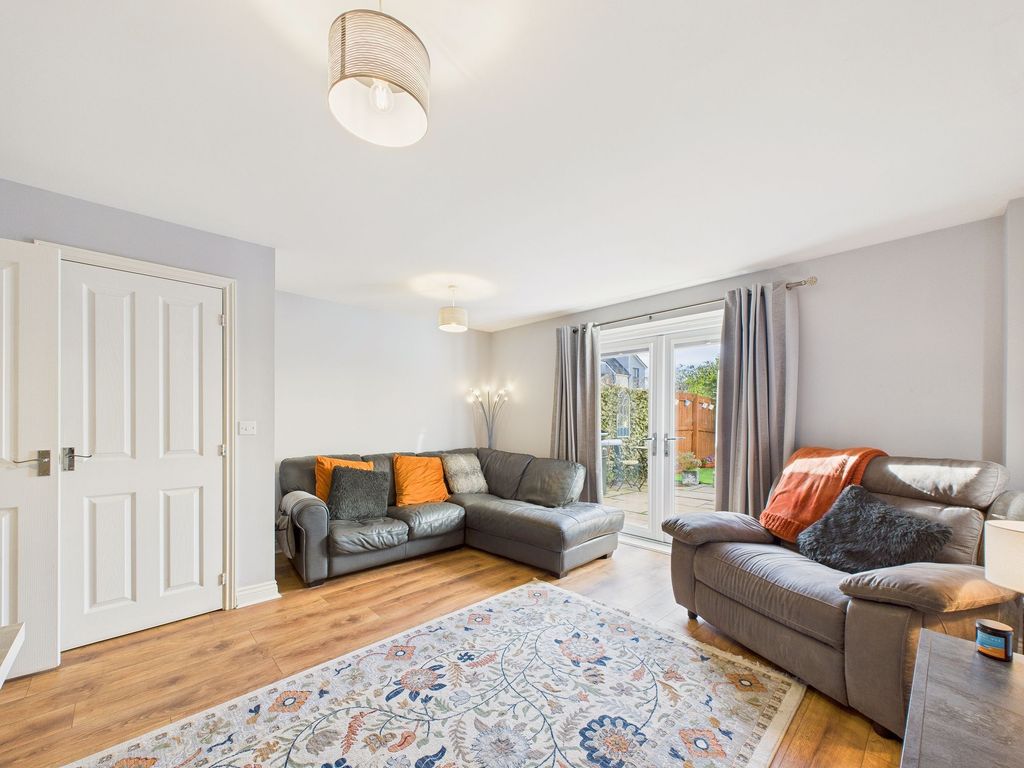 Property photo 2 of 10 Lounge