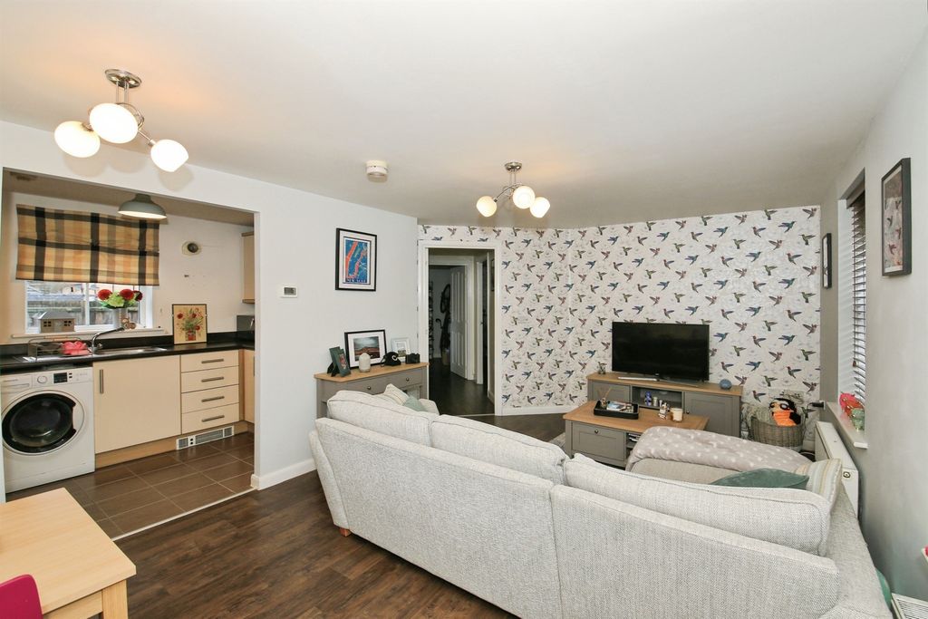 Property photo 3 of 38