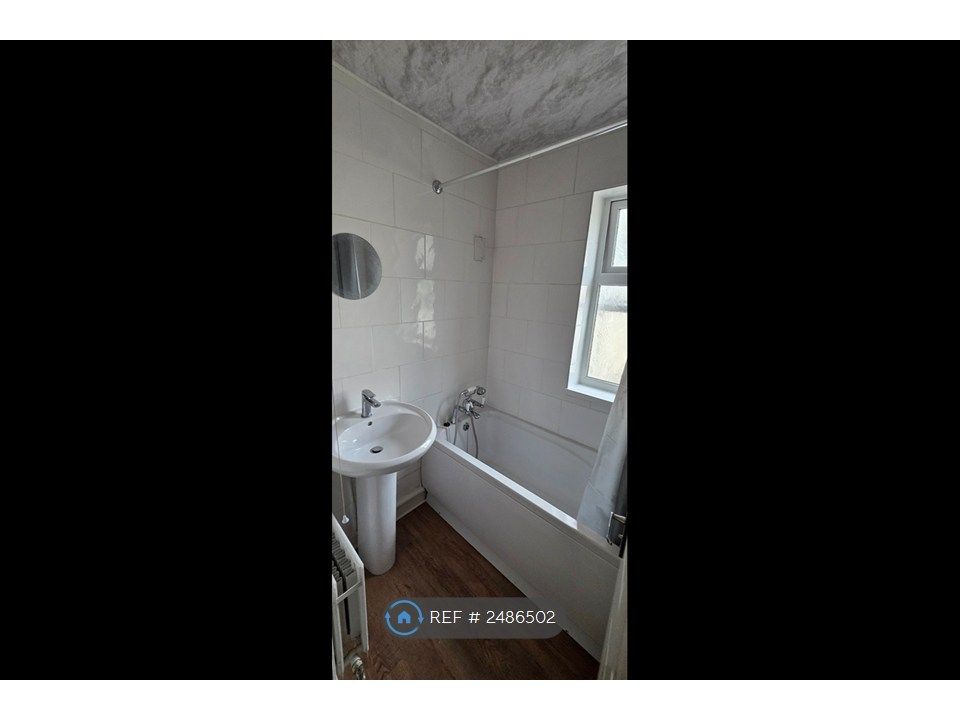 Property photo 2 of 18 Bathroom