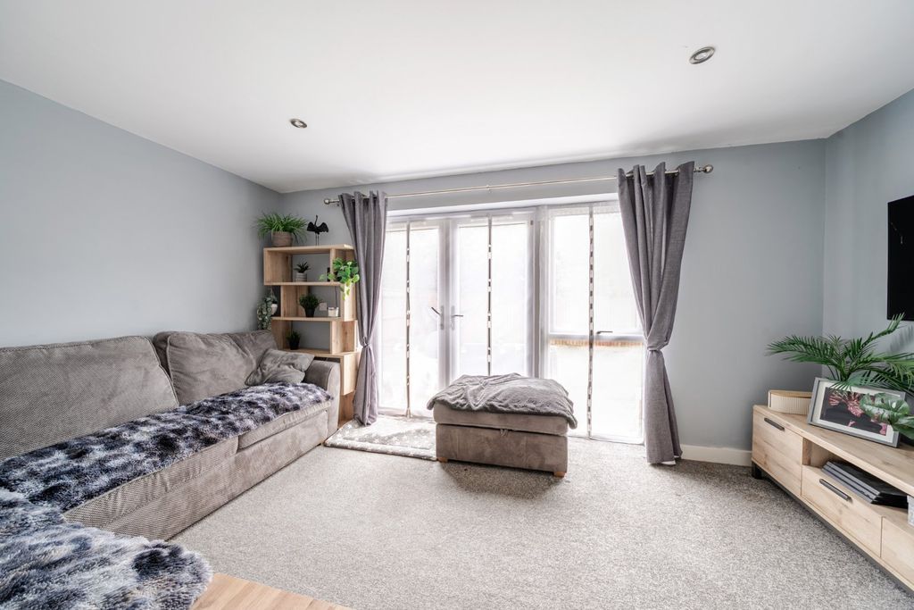 Property photo 3 of 15 Picture No. 05