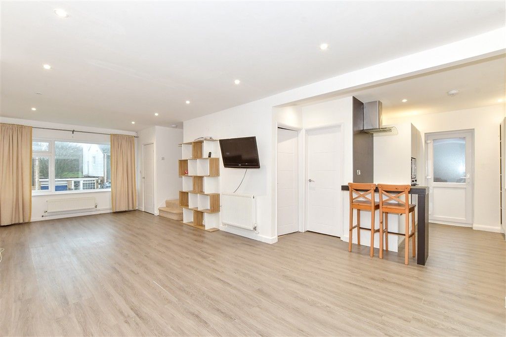 Property photo 3 of 18 Lounge/Diner