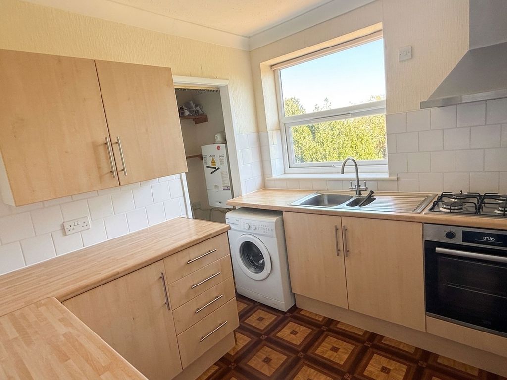 Property photo 3 of 6 Kitchen