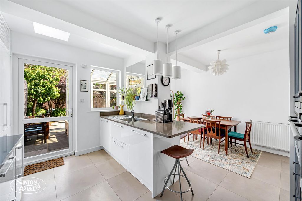 Property photo 3 of 15 17 Cantley Road-5.Jpg
