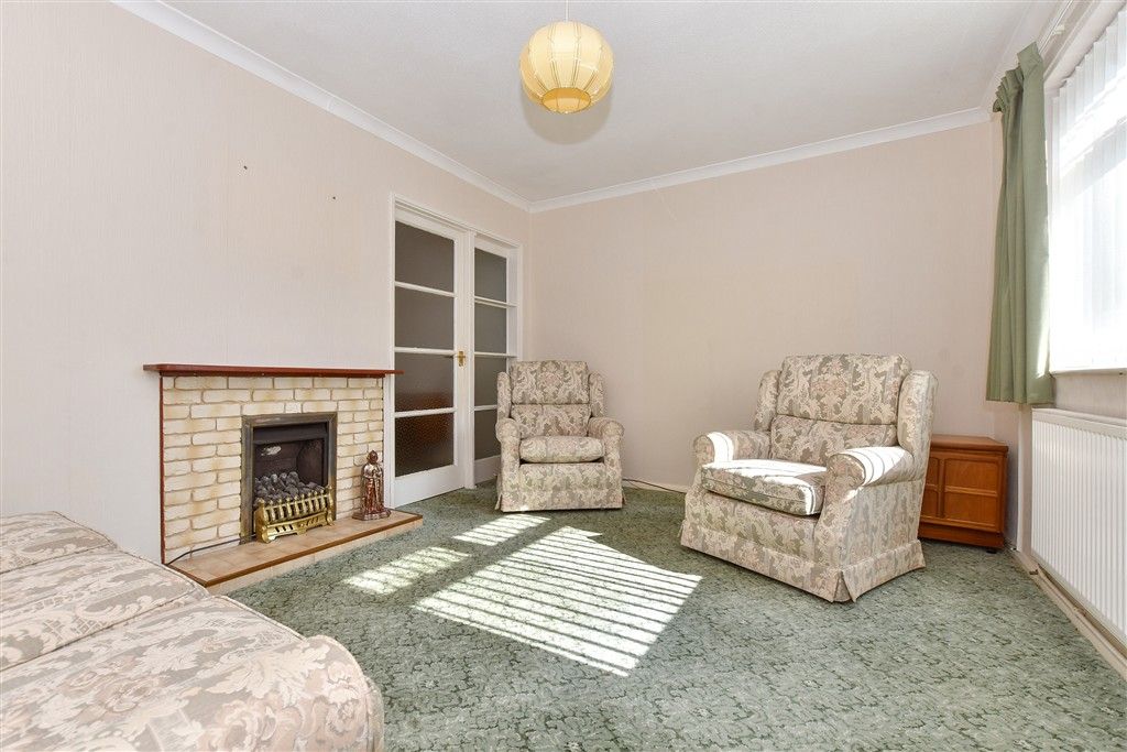 Property photo 3 of 11 Lounge