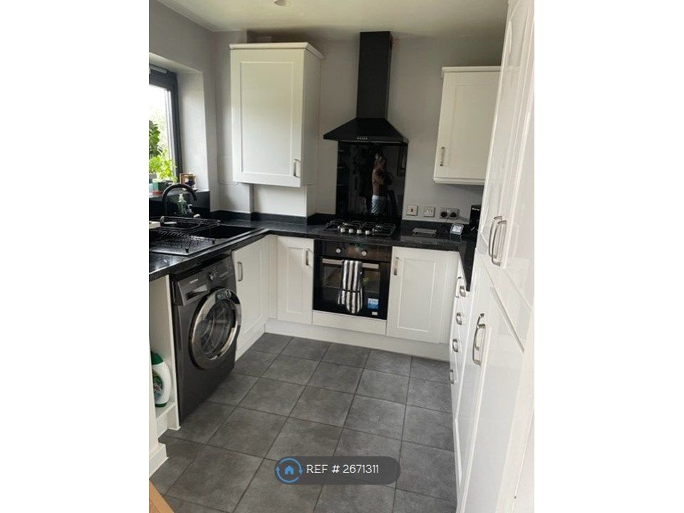 Property photo 1 of 10 Kitchen