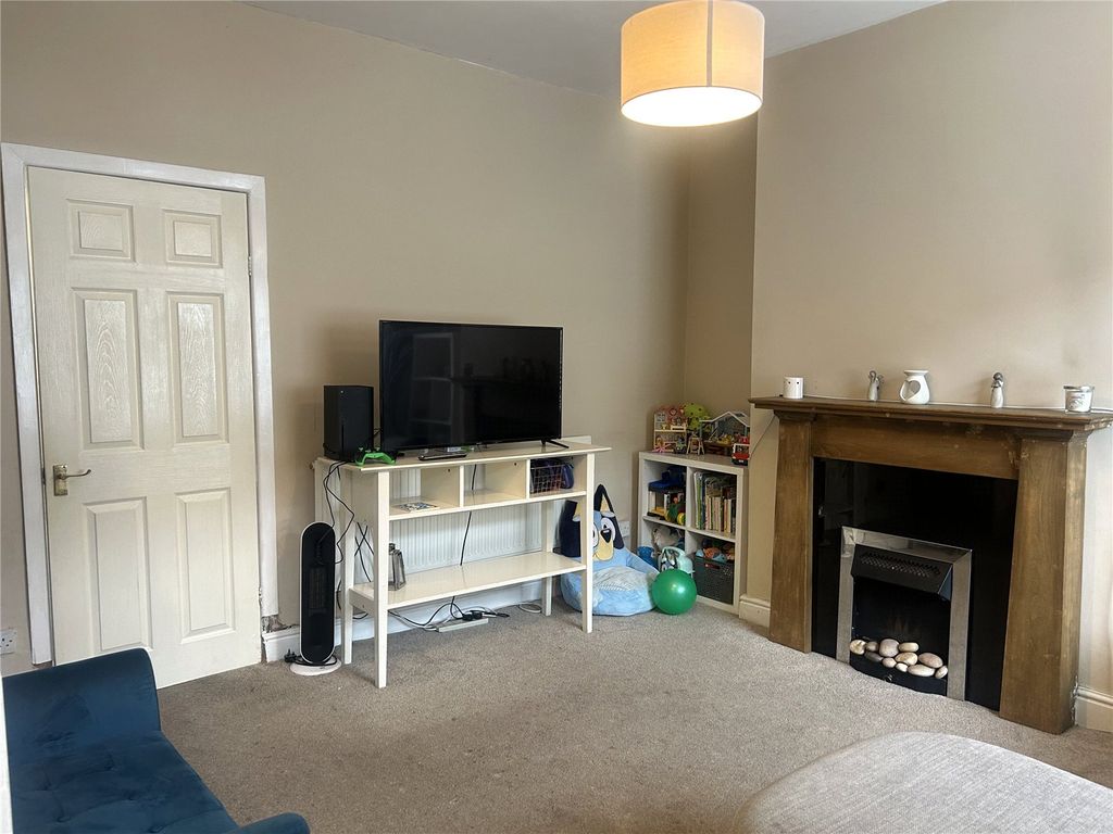 Property photo 2 of 14 Lounge