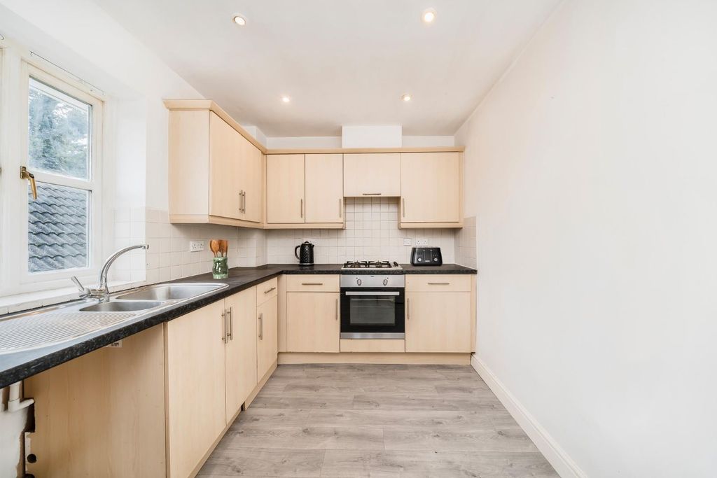 Property photo 3 of 7 Kitchen.Jpg