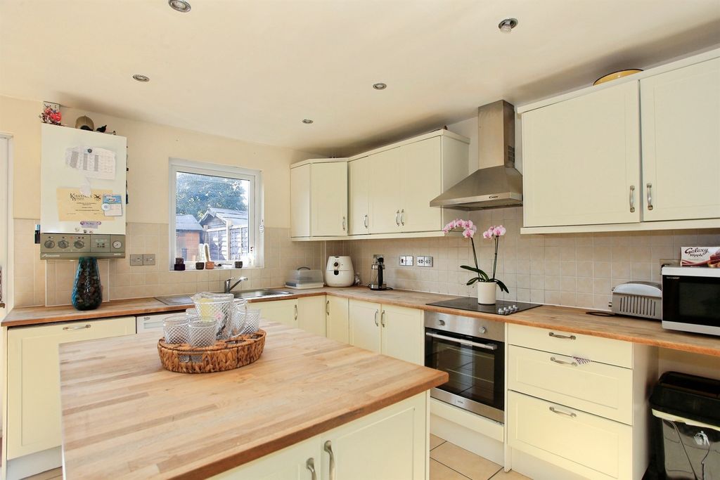 Property photo 3 of 17 Kitchen / Diner