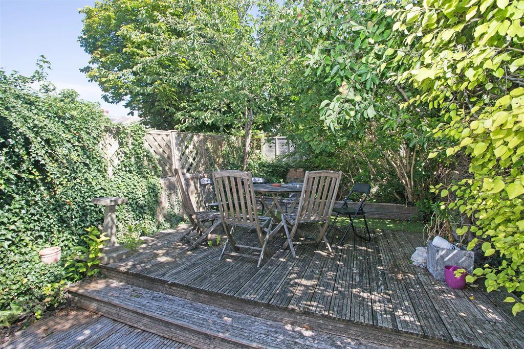 Property photo 2 of 13 25Hrgarden2A.Jpg