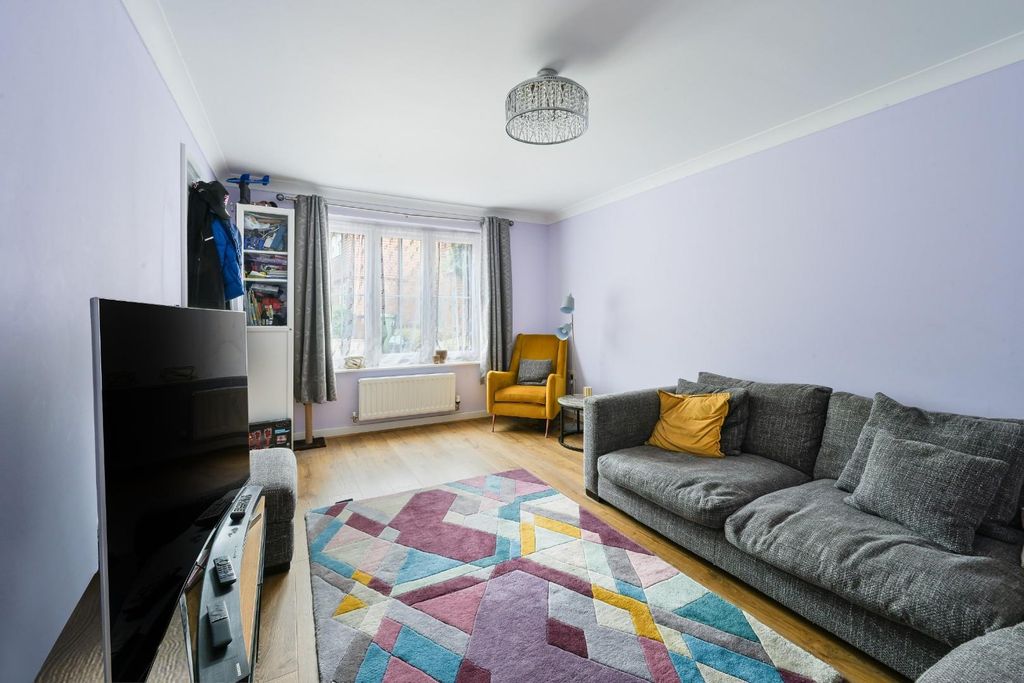 Property photo 2 of 13 Preston Manor Road
