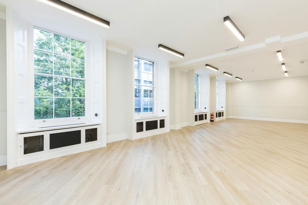 Property photo 1 of 12 8A Brushfield Street 05.Jpg