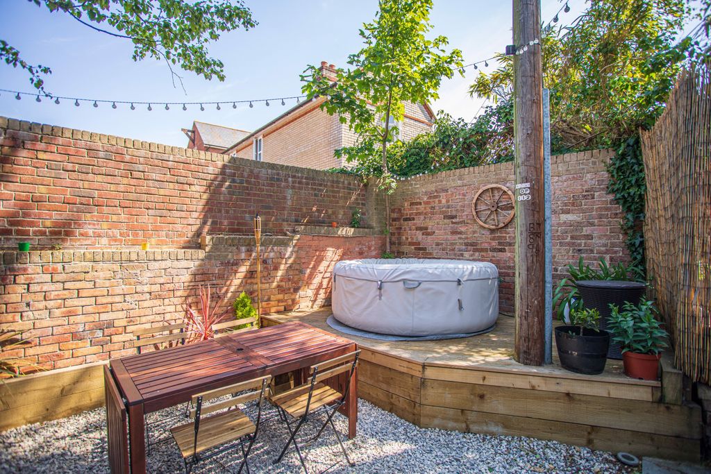 Property photo 1 of 12 346A1383