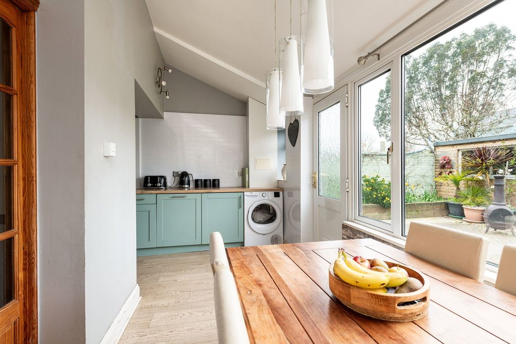 Property photo 3 of 21