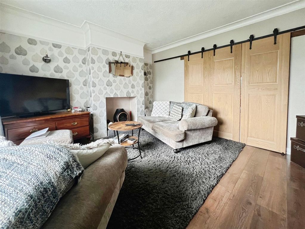 Property photo 3 of 22 Lounge