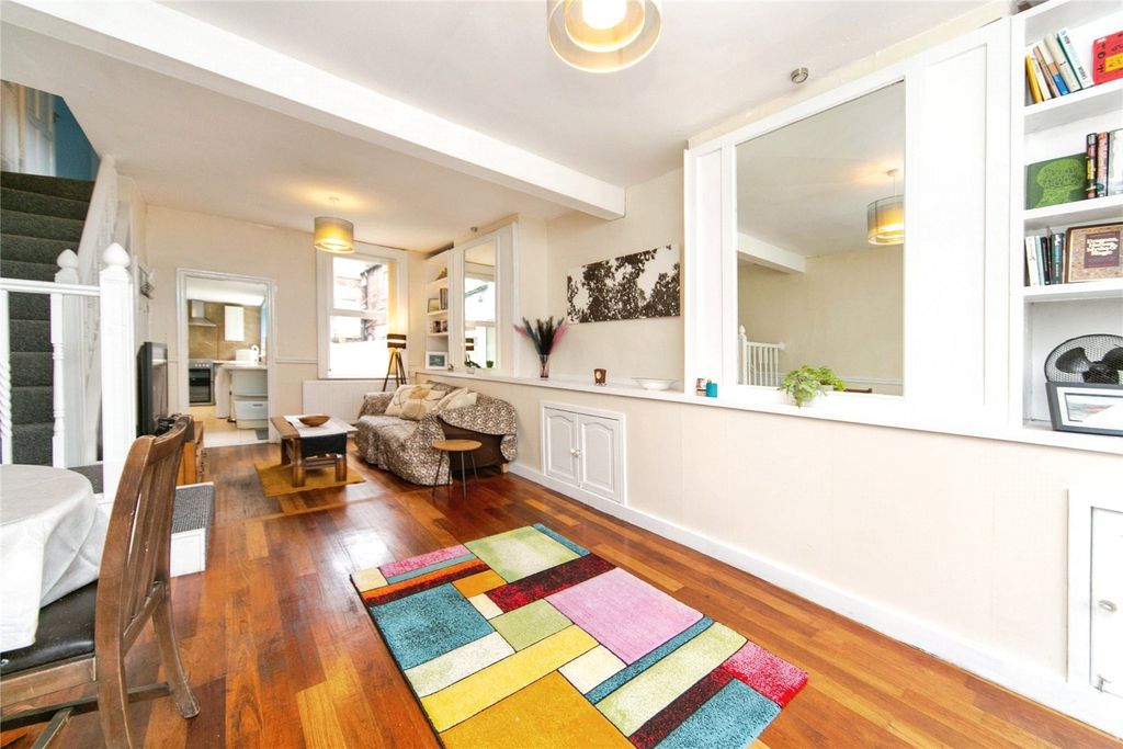 Property photo 2 of 21 Picture No. 17