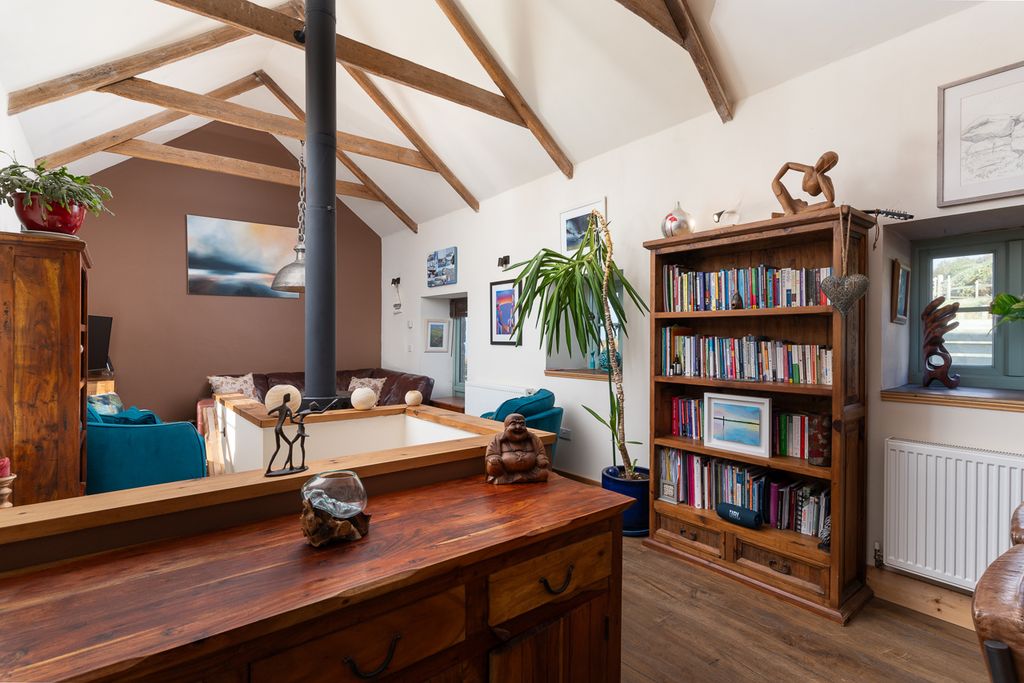 Property photo 2 of 41