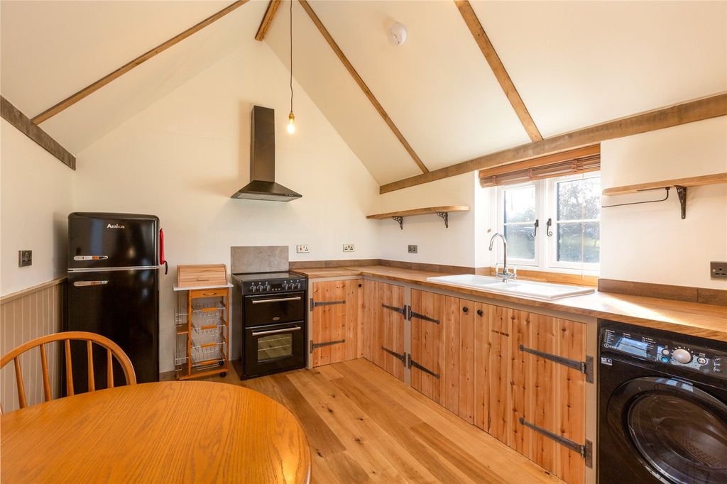 Property photo 3 of 8 Kitchen