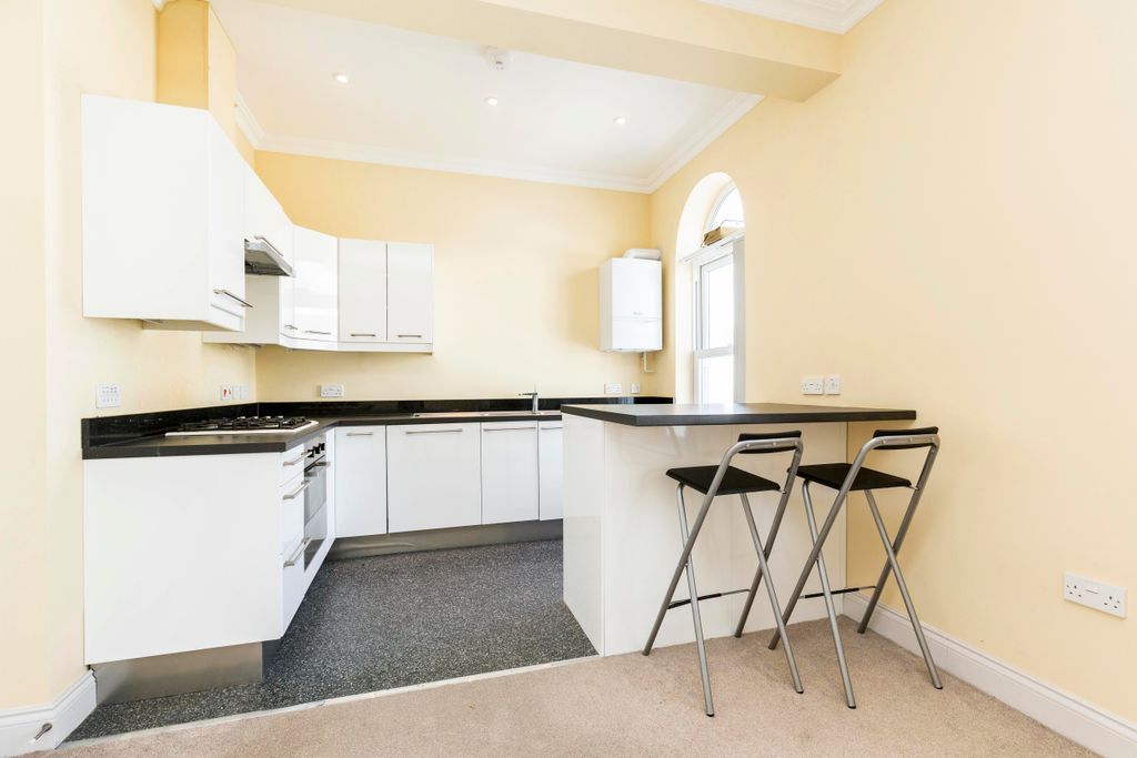 Property photo 2 of 7 3  10  Kitchen