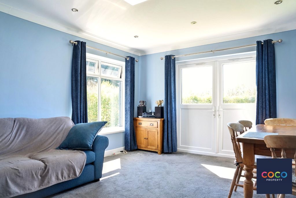 Property photo 3 of 12 5048763